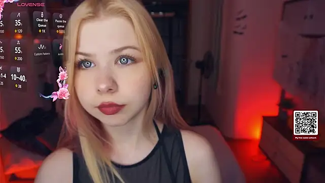 LynetHakes online show from October 25, 2025, 4:20 am