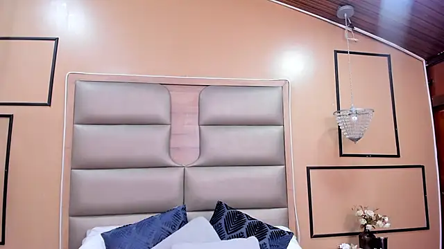 Snapshot of CAYLINCOLLINS chatting on October 23, 2025, 3:39 am CAYLINCOLLINS online show from October 23, 2025, 3:39 am