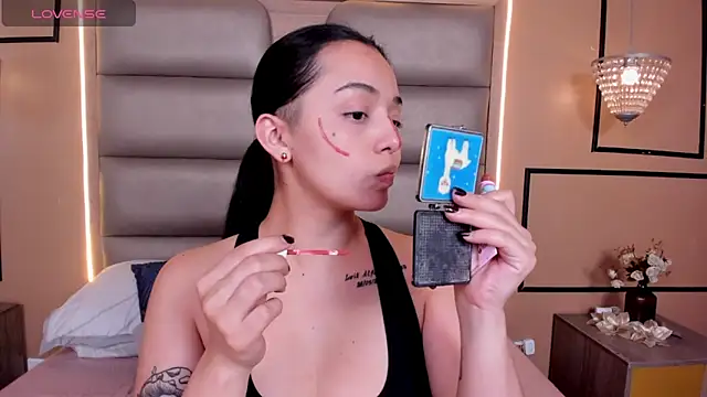 Snapshot of CAYLINCOLLINS chatting on November 15, 2025, 3:26 am CAYLINCOLLINS online show from November 15, 2025, 3:26 am