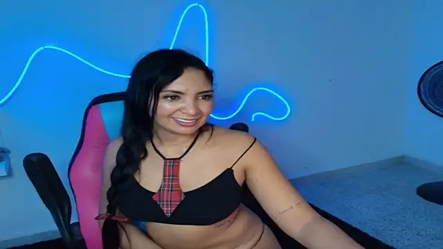 Snapshot of gisell363472 chatting on November 18, 2025, 12:27 am gisell363472 online show from November 18, 2025, 12:27 am