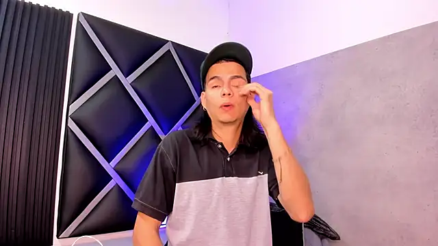 Martshall09 online show from November 5, 2025, 9:48 pm