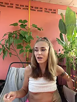 White Lu online show from April 17, 2026, 2:03 am