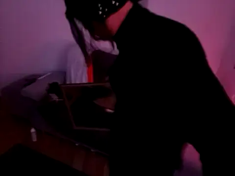 sandrahoeslut online show from March 12, 2025, 5:46 am