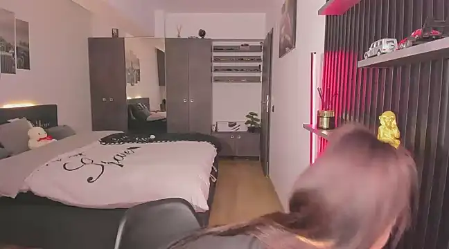 Snapshot of HelenShawn chatting on February 2, 2025, 11:32 pm HelenShawn online show from February 2, 2025, 11:32 pm