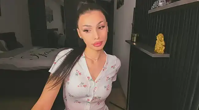 Snapshot of HelenShawn chatting on February 6, 2025, 8:45 pm HelenShawn online show from February 6, 2025, 8:45 pm