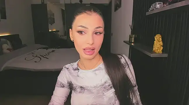 Snapshot of HelenShawn chatting on February 8, 2025, 10:29 pm HelenShawn online show from February 8, 2025, 10:29 pm