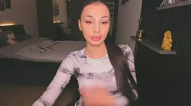 Snapshot of HelenShawn chatting on February 9, 2025, 5:29 am HelenShawn online show from February 9, 2025, 5:29 am