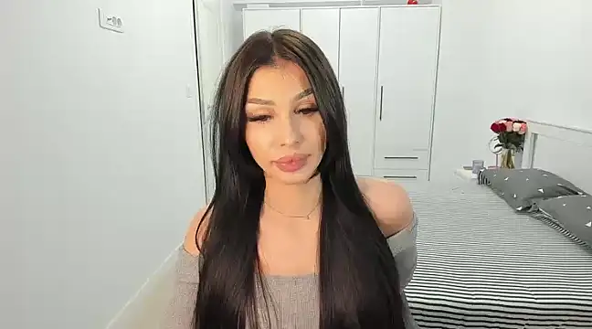 Snapshot of HelenShawn chatting on February 15, 2025, 12:04 am HelenShawn online show from February 15, 2025, 12:04 am