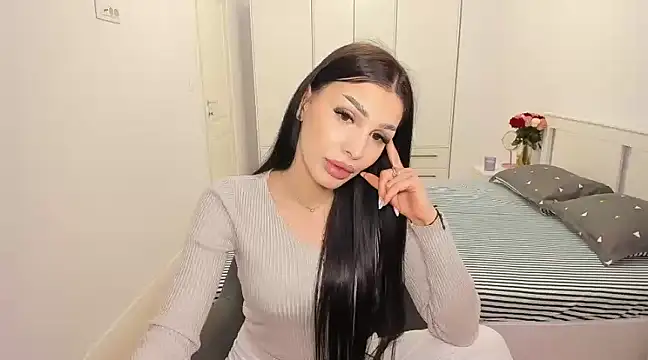 Snapshot of HelenShawn chatting on February 18, 2025, 1:32 am HelenShawn online show from February 18, 2025, 1:32 am