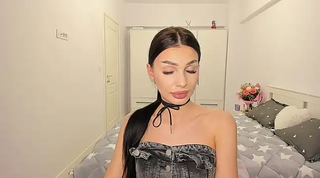 Snapshot of HelenShawn chatting on February 26, 2025, 1:53 am HelenShawn online show from February 26, 2025, 1:53 am