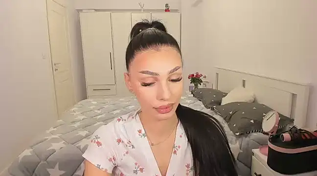 Snapshot of HelenShawn chatting on March 3, 2025, 9:37 pm HelenShawn online show from March 3, 2025, 9:37 pm