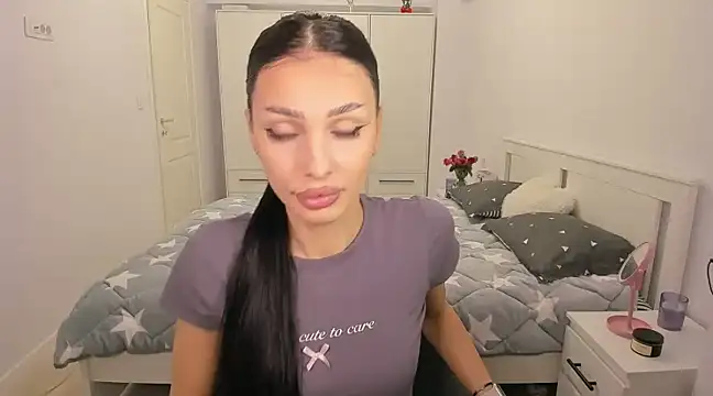 Snapshot of HelenShawn chatting on March 4, 2025, 10:27 pm HelenShawn online show from March 4, 2025, 10:27 pm