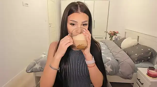 Snapshot of HelenShawn chatting on March 12, 2025, 9:13 pm HelenShawn online show from March 12, 2025, 9:13 pm