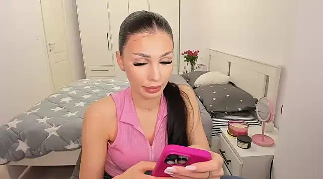 Snapshot of HelenShawn chatting on March 20, 2025, 11:56 pm HelenShawn online show from March 20, 2025, 11:56 pm