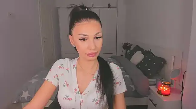 Snapshot of HelenShawn chatting on March 23, 2025, 1:53 am HelenShawn online show from March 23, 2025, 1:53 am