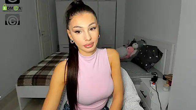 Snapshot of HelenShawn chatting on October 31, 2025, 9:27 pm HelenShawn online show from October 31, 2025, 9:27 pm