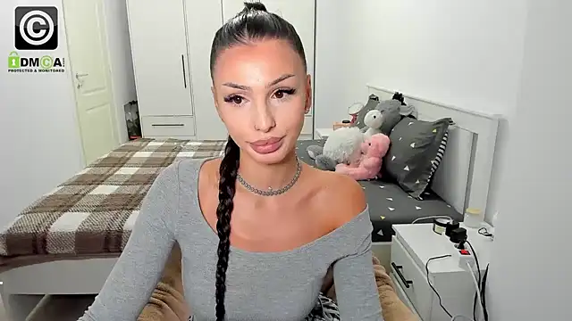 HelenShawn online show from December 2, 2025, 9:32 pm