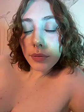 Snapshot of Molli_Luv chatting on February 27, 2025, 2:43 pm Molli Luv online show from February 27, 2025, 2:43 pm