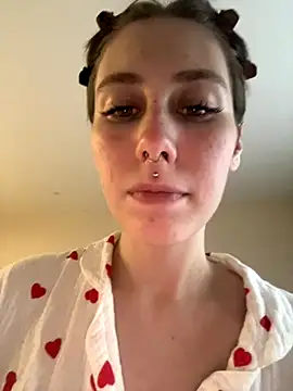 Snapshot of Molli_Luv chatting on September 9, 2025, 1:54 pm Molli Luv online show from September 9, 2025, 1:54 pm