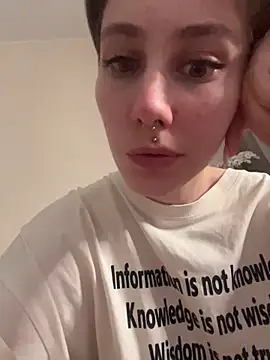 Snapshot of Molli_Luv chatting on November 21, 2025, 1:15 am Molli Luv online show from November 21, 2025, 1:15 am