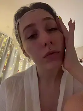 Snapshot of Molli_Luv chatting on December 16, 2025, 3:55 am Molli Luv online show from December 16, 2025, 3:55 am