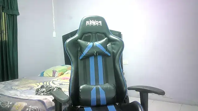 mariana0x online show from November 23, 2025, 6:19 pm