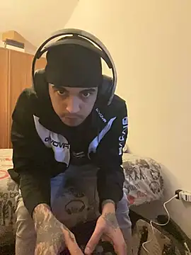 Snapshot of tony51753 chatting on January 24, 2025, 7:07 pm tony51753 online show from January 24, 2025, 7:07 pm