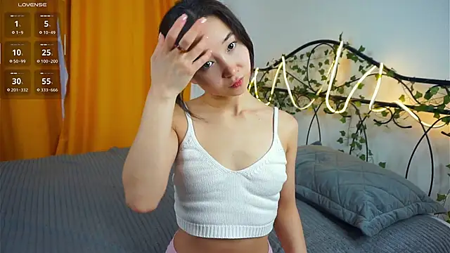 VeronaCritchlow online show from November 11, 2025, 7:52 am