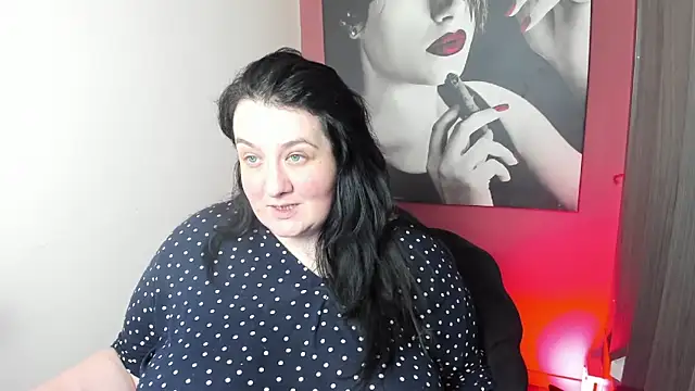 Snapshot of QueenOfHaze chatting on February 9, 2026, 11:58 am QueenOfHaze online show from February 9, 2026, 11:58 am