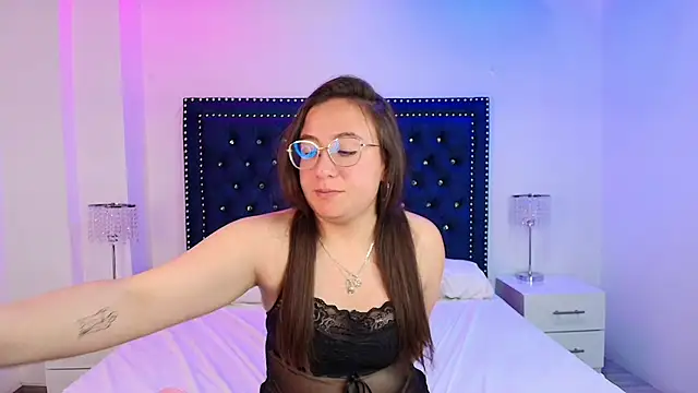 Snapshot of Lilyy_evans chatting on February 21, 2025, 10:07 am Lilyy evans online show from February 21, 2025, 10:07 am