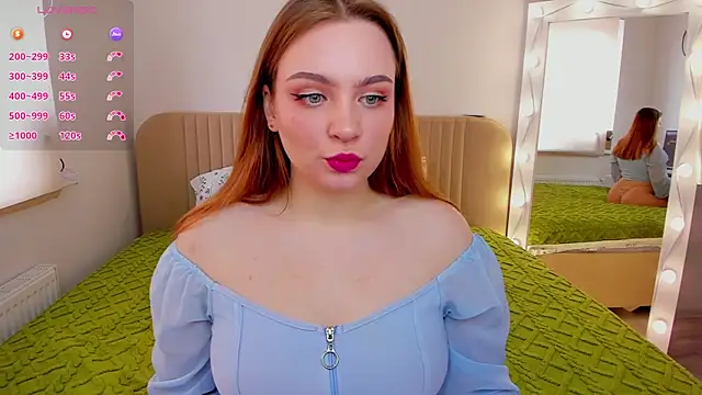 Snapshot of MiaM00N chatting on February 19, 2025, 8:12 am MiaM00N online show from February 19, 2025, 8:12 am