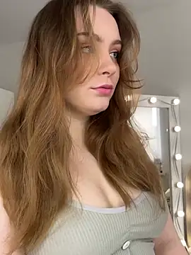 Snapshot of MiaM00N chatting on March 5, 2025, 7:16 am MiaM00N online show from March 5, 2025, 7:16 am