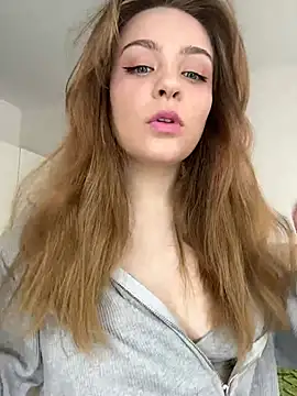 Snapshot of MiaM00N chatting on March 11, 2025, 7:15 am MiaM00N online show from March 11, 2025, 7:15 am