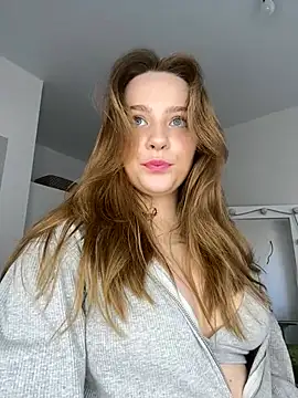 Snapshot of MiaM00N chatting on March 11, 2025, 11:01 am MiaM00N online show from March 11, 2025, 11:01 am