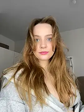 Snapshot of MiaM00N chatting on March 21, 2025, 7:22 am MiaM00N online show from March 21, 2025, 7:22 am