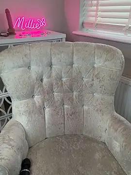 Snapshot of MakemeMillie1 chatting on November 4, 2025, 7:18 am MakemeMillie1 online show from November 4, 2025, 7:18 am