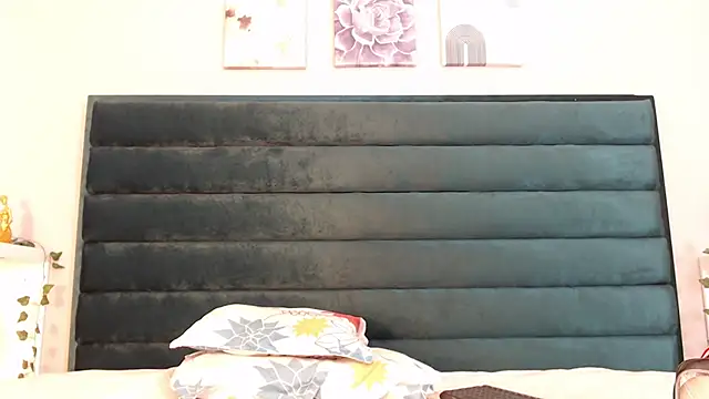 AmmyPike1 online show from October 10, 2025, 12:37 pm