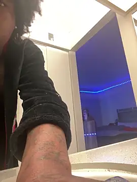 squirmxx10 online show from February 5, 2026, 10:36 pm