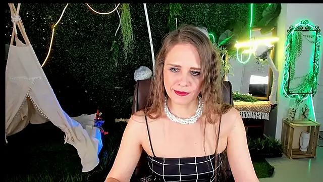 EmiliaBedy online show from December 14, 2025, 9:14 am