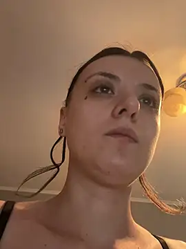 Snapshot of bunnythetailor chatting on February 2, 2025, 7:14 pm bunnythetailor online show from February 2, 2025, 7:14 pm