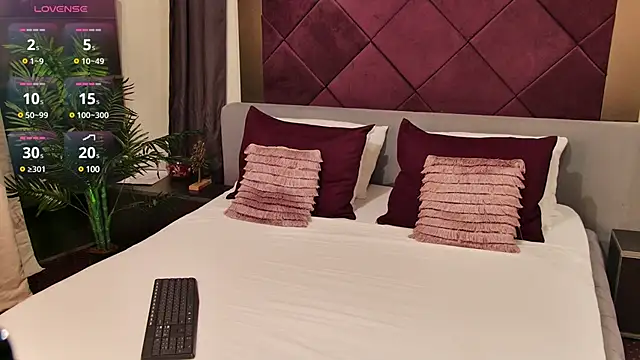 AylaPearl online show from February 6, 2025, 4:42 am