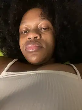 Snapshot of Boneca25 chatting on November 3, 2025, 11:04 pm Boneca25 online show from November 3, 2025, 11:04 pm