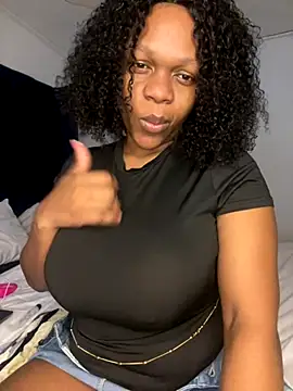 Snapshot of Boneca25 chatting on November 7, 2025, 5:29 am Boneca25 online show from November 7, 2025, 5:29 am