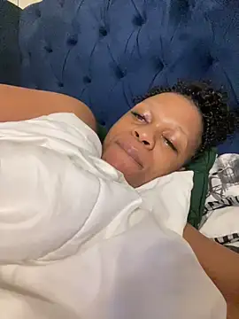 Snapshot of Boneca25 chatting on November 18, 2025, 9:08 pm Boneca25 online show from November 18, 2025, 9:08 pm