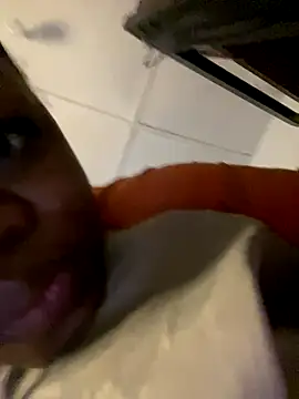 Snapshot of Boneca25 chatting on November 25, 2025, 5:29 am Boneca25 online show from November 25, 2025, 5:29 am