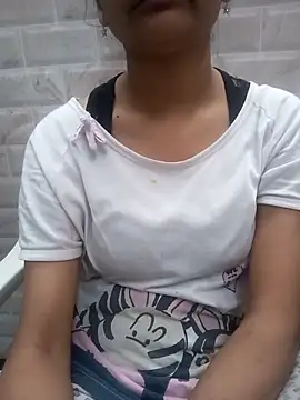 Snapshot of Tanu-00 chatting on February 24, 2025, 6:15 pm Tanu-00 online show from February 24, 2025, 6:15 pm