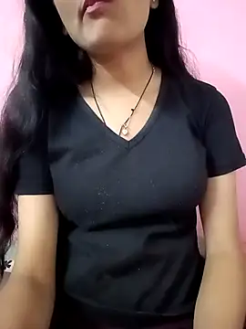 Snapshot of Tanu-00 chatting on December 4, 2025, 7:00 pm Tanu-00 online show from December 4, 2025, 7:00 pm