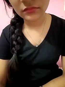 Snapshot of Tanu-00 chatting on December 18, 2025, 12:11 pm Tanu-00 online show from December 18, 2025, 12:11 pm