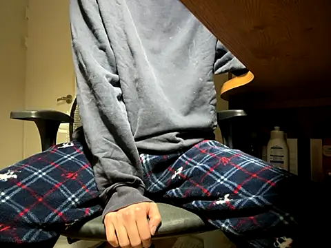 Snapshot of Phil_6677 chatting on December 5, 2025, 2:25 pm Phil 6677 online show from December 5, 2025, 2:25 pm