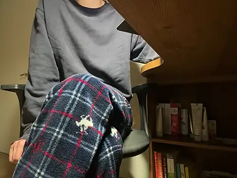 Snapshot of Phil_6677 chatting on February 8, 2026, 3:48 pm Phil 6677 online show from February 8, 2026, 3:48 pm